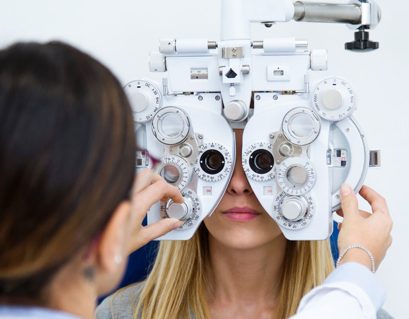 Examen de la vista con máquina de forópteros